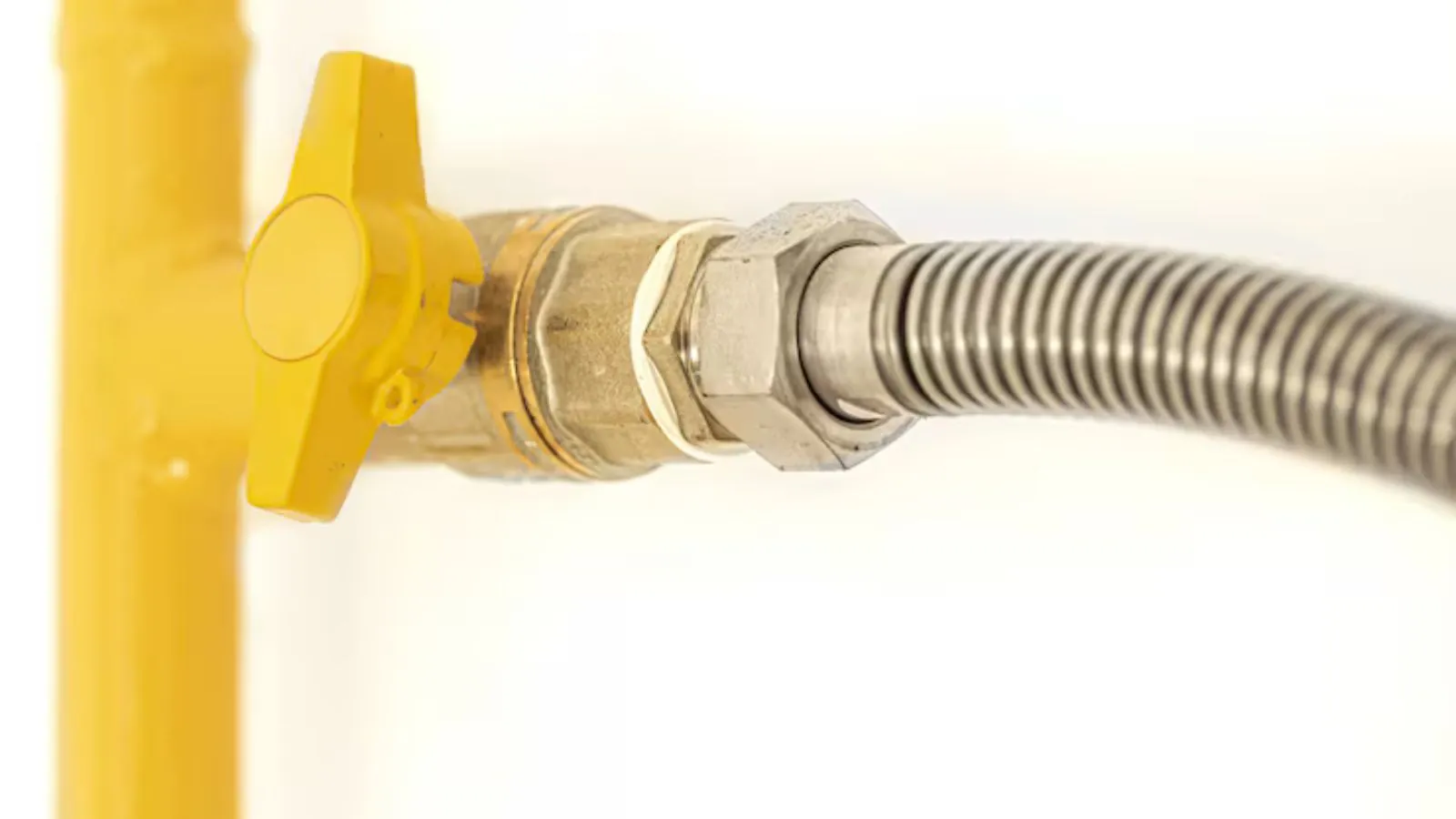 Gas line fitting and flexible connector installation